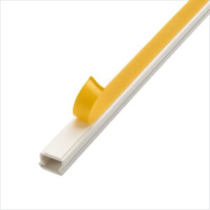 CANALETA DE PVC CERRADA  CON ADHESIVO